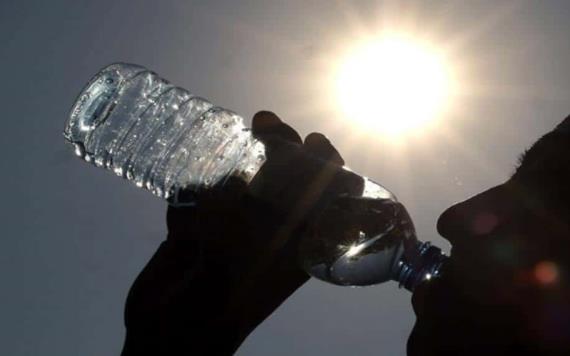 Secretaría de Salud recomienda a la población mantenerse hidratado y evitar exponerse mucho tiempo bajo el sol