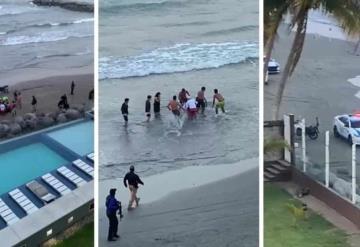 Muere turista ahogado por fuerte oleaje en playa de Boca del Río Veracruz