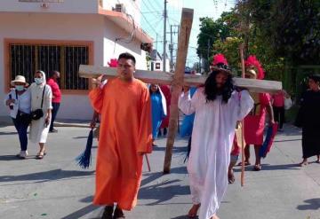 En Jonuta, católicos protagonizan el tradicional viacrucis