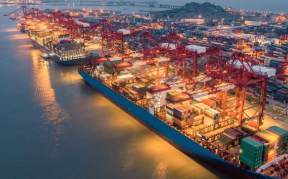 Embotellamiento en el puerto de Shanghái por confinamiento podría afectar a América Latina y el mundo