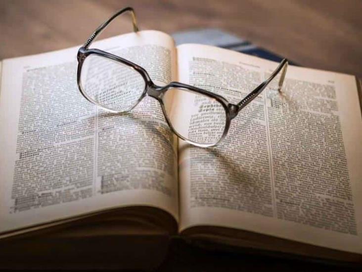 De los diversos instrumentos del hombre, el más asombroso es, sin duda, el libro...Jorge Luis Borges De los diversos instrumentos del hombre, el más asombroso es, sin duda, el libro...Jorge Luis Borges
