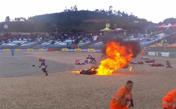Interrumpen carrera de Moto2 en Portugal por accidente masivo