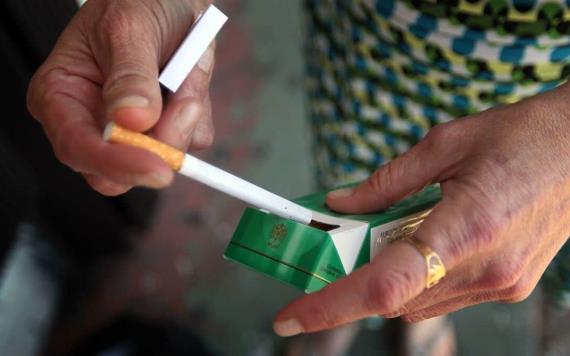 Proponen prohibir cigarros mentolados y de sabores en Estados Unidos