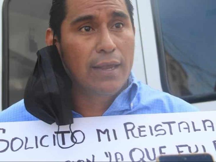 Ex trabajador de servicios funerarios se manifiesta a las afueras del ISSET, solicita su re instalación Ex trabajador de servicios funerarios se manifiesta a las afueras del ISSET, solicita su re instalación