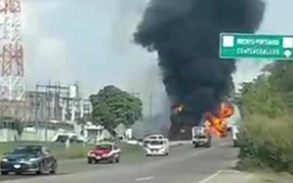 Explota pipa cerca de las instalaciones de Pemex en Veracruz