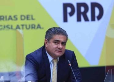 El presidente del CDE del PRI  Dagoberto Lara Sedas hace entrega de nombramientos en Comalcalco