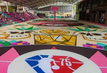 Niños en Oaxaca reciben cancha de básquetbol remodelada por la NBA