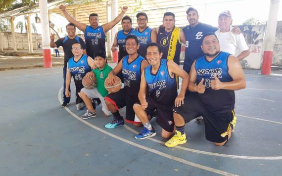 Equipo de básquetbol de veteranos del municipio de Jalapa participan y ganan el primer partido a nivel estatal en Tacotalpa
