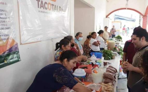 Tacotalpenses se surten en el 3er. Tianguis Campesino "Del Campo a tu Mesa"