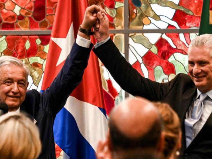 Políticos mexicanos y de EU critican la visita de AMLO a Cuba y la entrega de la condecoración "José Martí" Políticos mexicanos y de EU critican la visita de AMLO a Cuba y la entrega de la condecoración "José Martí"