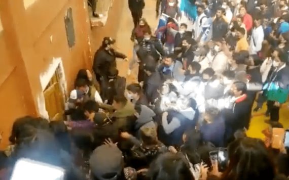 Avalancha humana deja saldo de cuatro muertes y 70 lesionados en universidad de Bolivia