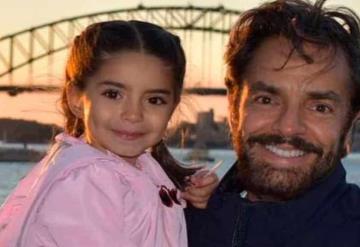 Eugenio Derbez revela que contrata niños para jugar con Aitana