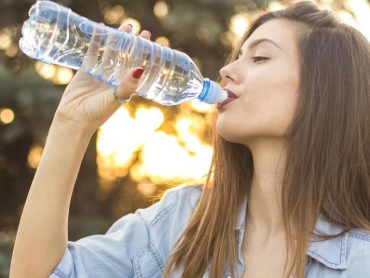 La importancia de hidratarse en verano, ante altas temperaturas La importancia de hidratarse en verano, ante altas temperaturas