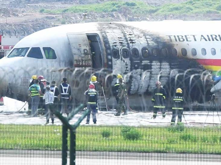 Avión en China se sale de la pista y se incendia Avión en China se sale de la pista y se incendia