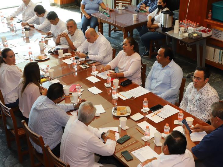 Edgar Garduño Paz informó que 16 de los 17 ayuntamientos cobran impuestos por traslado de trabajadores Edgar Garduño Paz informó que 16 de los 17 ayuntamientos cobran impuestos por traslado de trabajadores
