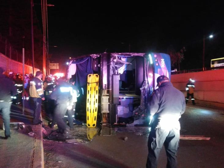 Choque de autobús deja al menos dos muertos y más de 18 heridos en Toluca Choque de autobús deja al menos dos muertos y más de 18 heridos en Toluca