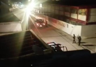 Difunden video de movilización policiaca ante tentativa de robo a una escuela en Jonuta