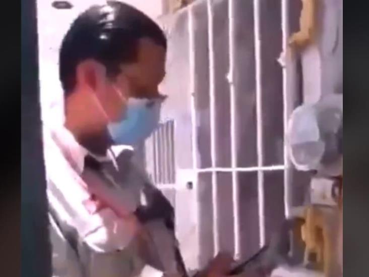 Acusan a trabajador de CFE de matar a un perrito en Puebla ´porque le ladró´ Acusan a trabajador de CFE de matar a un perrito en Puebla ´porque le ladró´