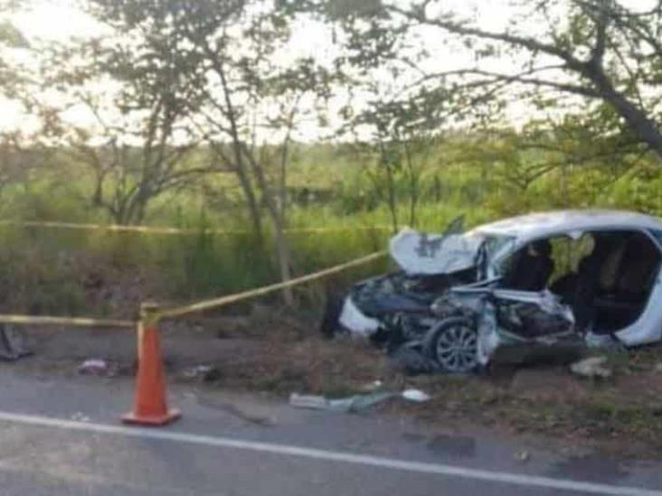 Niña falleció en un accidente de taxi sobre la carretera Villahermosa a Frontera Niña falleció en un accidente de taxi sobre la carretera Villahermosa a Frontera