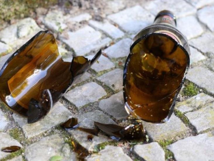 Mujer agrede con una botella a su vecino por no ir a comprar más cervezas en Mérida Mujer agrede con una botella a su vecino por no ir a comprar más cervezas en Mérida