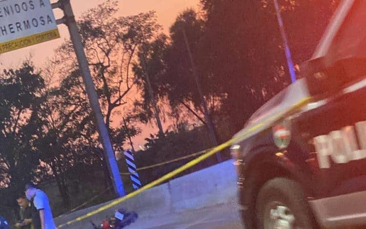 Tráiler colisionó a motociclista quien perdió la vida al instante Tráiler colisionó a motociclista quien perdió la vida al instante