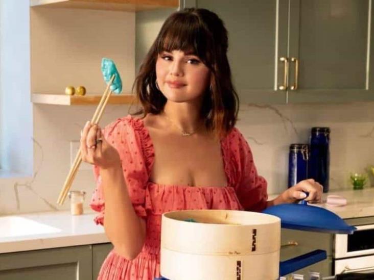 Selena Gómez lanza su línea de utensilios de cocina Selena Gómez lanza su línea de utensilios de cocina