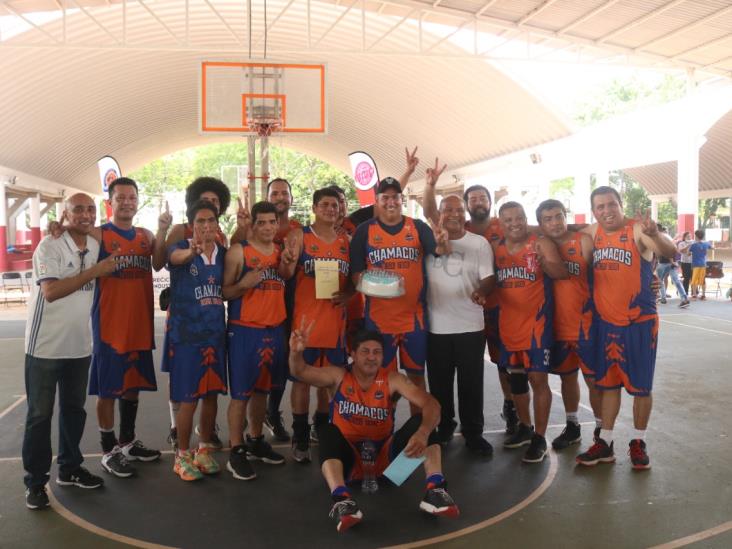 Chamacos vino de atrás y logró coronarse campeón del XXI Torneo de la Liga Estatal de Basquetbol de Veteranos Chamacos vino de atrás y logró coronarse campeón del XXI Torneo de la Liga Estatal de Basquetbol de Veteranos