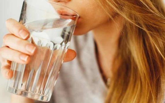 Bebidas saludables aparte del agua, según Harvard