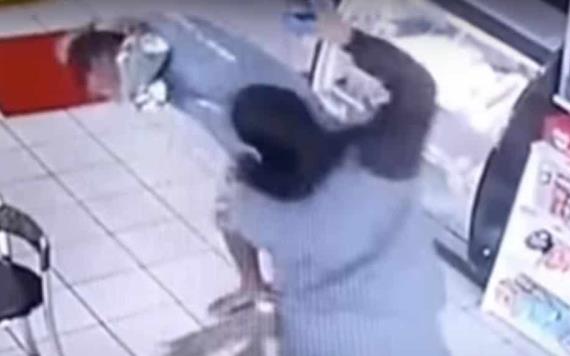 A golpes mujer enfrente a su acosador en Brasil tras tocar su cuerpo