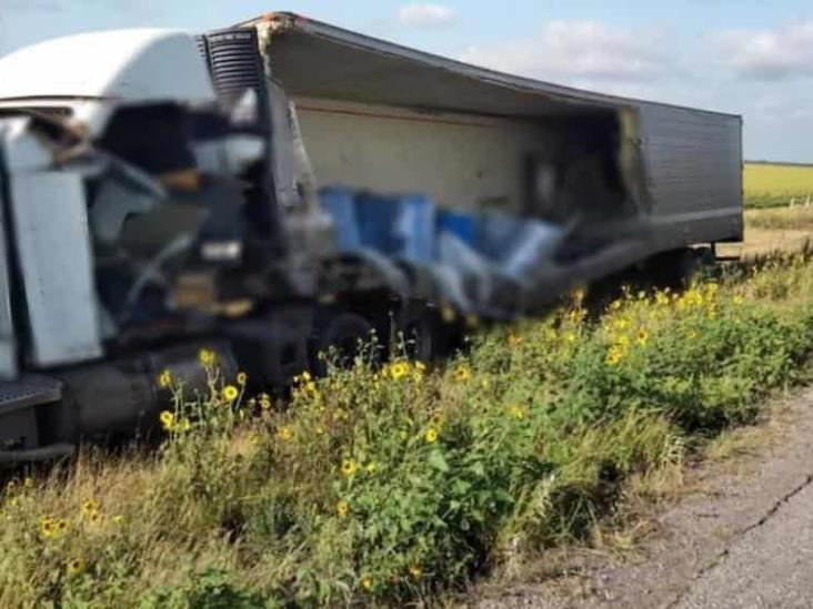 Choca tráiler con toneladas de perros y gatos muertos; salió de Querétaro rumbo a Texas Choca tráiler con toneladas de perros y gatos muertos; salió de Querétaro rumbo a Texas