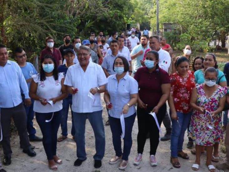 La Administración Gubernamental inauguró la Construcción de Caminos en Comalcalco La Administración Gubernamental inauguró la Construcción de Caminos en Comalcalco