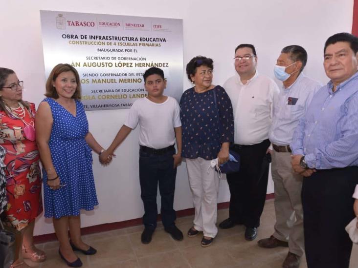 José Gerardo representa a las y los niños del plantel educativo a inaugurar José Gerardo representa a las y los niños del plantel educativo a inaugurar
