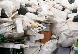 Buscan liberar a las empresas de la responsabilidad del uso de plásticos y unicel