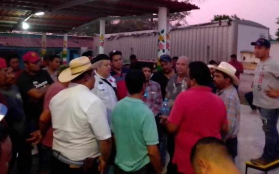 Levantaron bloqueo trabajadores del gremio de volteos de Palizada