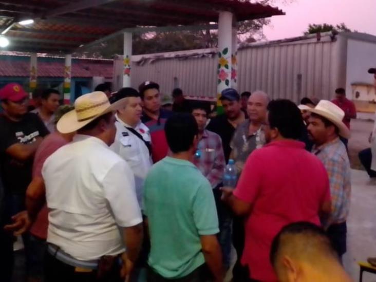 Levantaron bloqueo trabajadores del gremio de volteos de Palizada Levantaron bloqueo trabajadores del gremio de volteos de Palizada