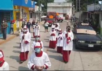 Católicos realizan enrama en honor del Cristo Negro en su feria patronal en Jonuta