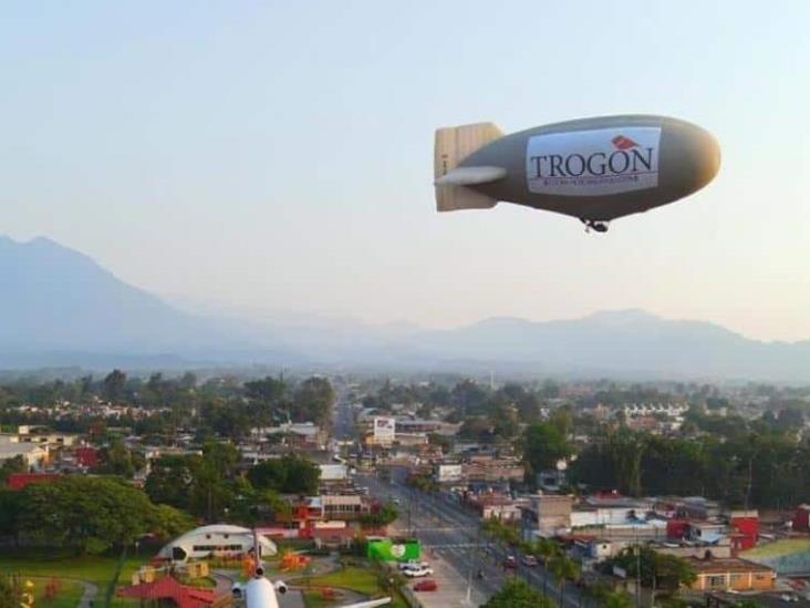 Dirigible de festival realiza aterrizaje forzoso en unidad habitacional de Veracruz Dirigible de festival realiza aterrizaje forzoso en unidad habitacional de Veracruz