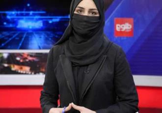 Presentadoras de Televisión cubren su rostro para salir al aire por orden de los talibanes