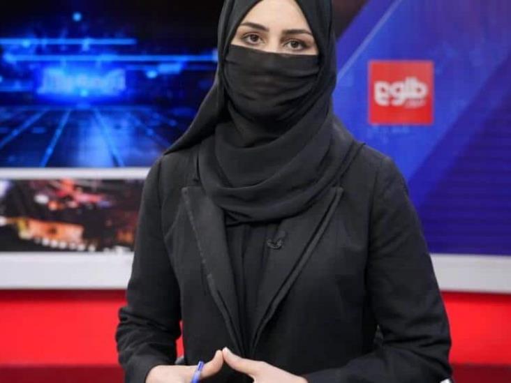 Presentadoras de Televisión cubren su rostro para salir al aire por orden de los talibanes Presentadoras de Televisión cubren su rostro para salir al aire por orden de los talibanes