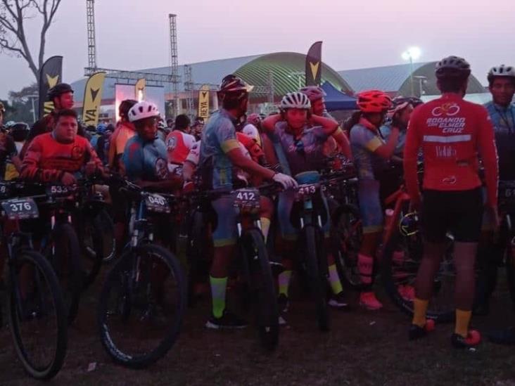 Asisten ciclistas a la carrera ´Desafío Cunduacán´ Asisten ciclistas a la carrera ´Desafío Cunduacán´