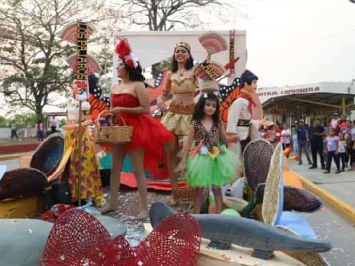 Fiesta multicolor en Desfile de Carros Alegóricos en Jonuta Fiesta multicolor en Desfile de Carros Alegóricos en Jonuta