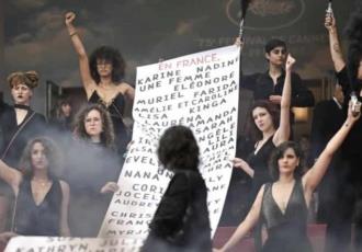 Protesta contra feminicidios se adueña de la alfombra roja de Cannes