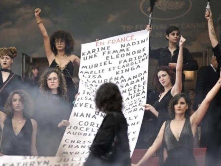 Protesta contra feminicidios se adueña de la alfombra roja de Cannes Protesta contra feminicidios se adueña de la alfombra roja de Cannes