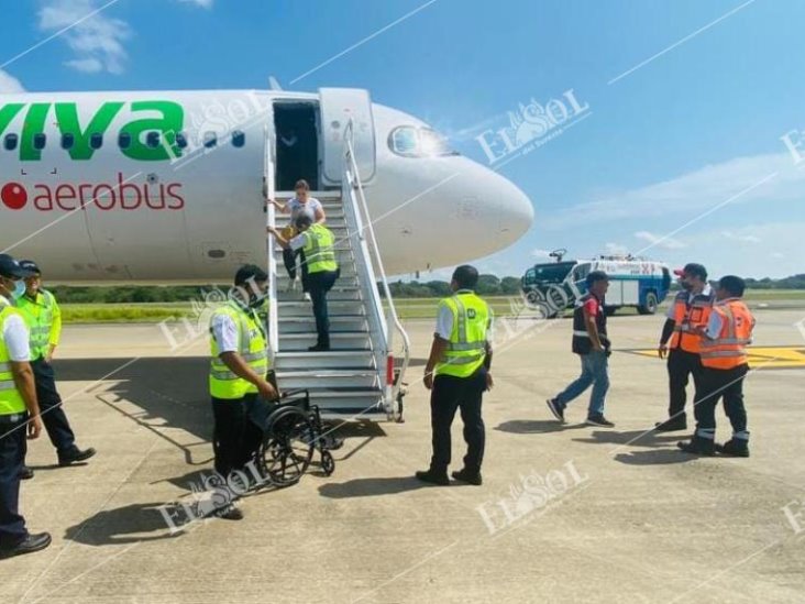Reportan pasajeros con crisis nerviosa y suspenden actividades en el aeropuerto de Villahermosa Reportan pasajeros con crisis nerviosa y suspenden actividades en el aeropuerto de Villahermosa