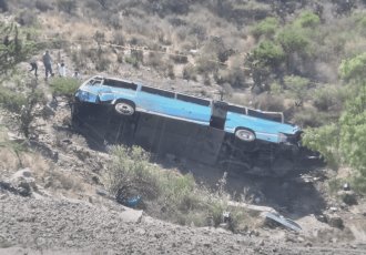 Autobús con migrantes cae a un barranco en San Luis Potosí; deja 6 muertos y 20 lesionados