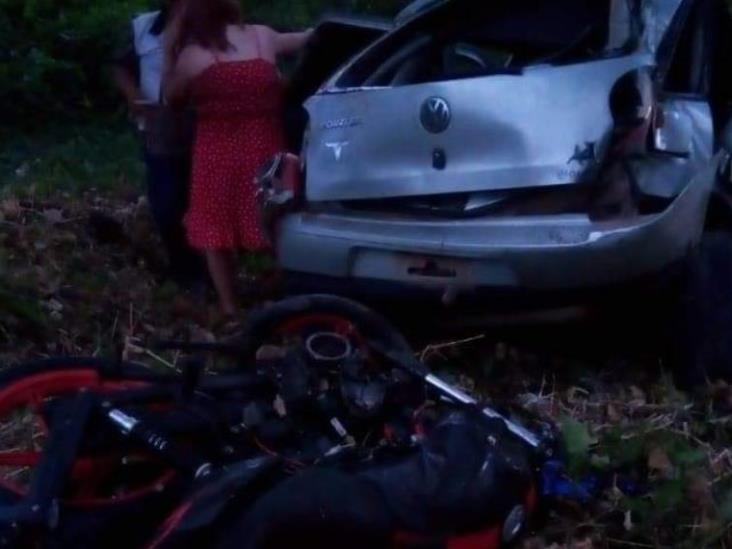 Automóvil y motocicleta se impactan en la Villahermosa-Teapa Automóvil y motocicleta se impactan en la Villahermosa-Teapa