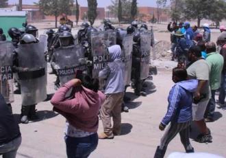 Policías militares y pobladores se enfrentan por el uso de terrenos para el AIFA