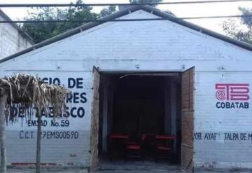 En Jalpa  padres de familia que tienen hijos en el EMSAD 59 del Poblado Ayapa, manifiestan inconformidad por cuotas para velador