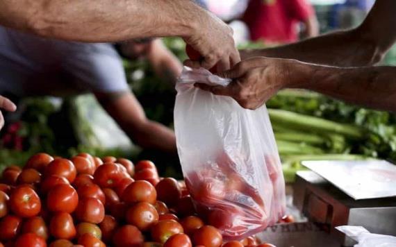 Aumenta precio del tomate y 15 productos de la canasta básica por la inflación