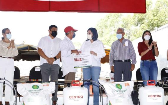 Realiza entrega de mil paquetes tecnológicos de insumos para el cultivo de plátano, la presidenta municipal Yolanda Osuna Huerta